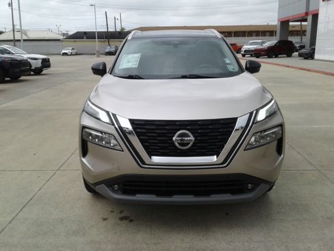 Used 2021 Nissan Rogue SL w/ Premium Package image 2