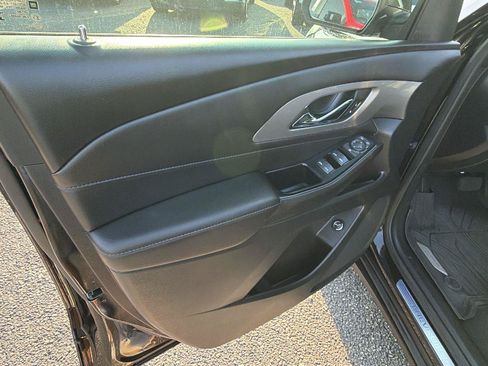 Used 2023 Chevrolet Traverse LT FWD image 14