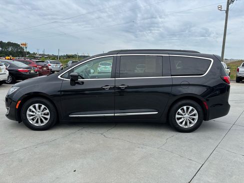 Used 2017 Chrysler Pacifica Touring-L FWD image 7