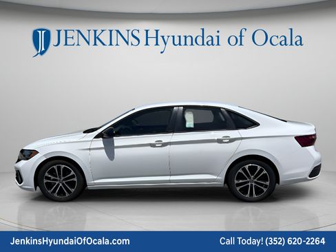 Used 2024 Volkswagen Jetta Sport FWD image 9