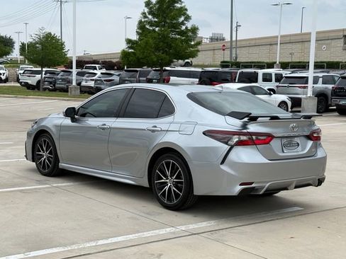 Used 2022 Toyota Camry SE FWD image 6