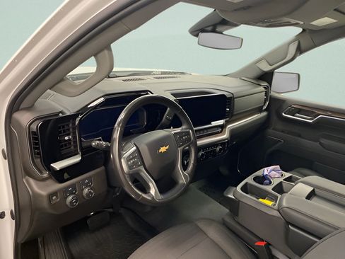 Used 2022 Chevrolet Silverado 1500 LT AWD/4WD image 7