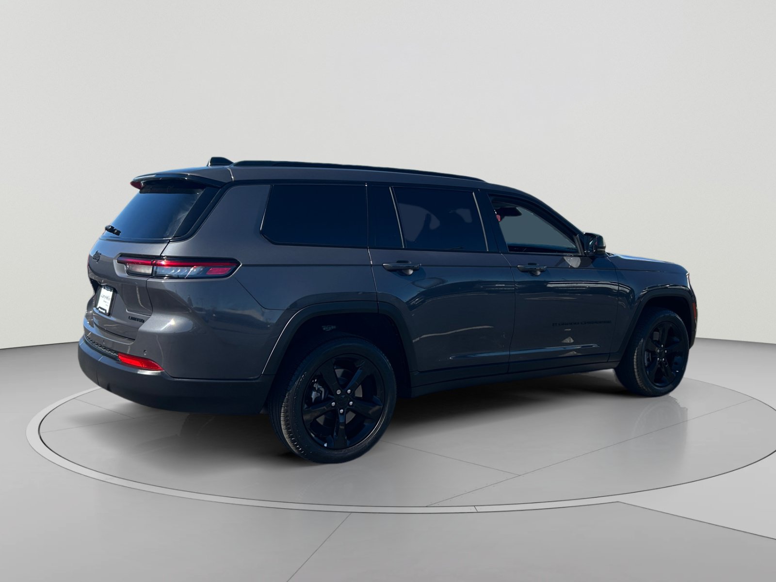 Used 2024 Jeep Grand Cherokee L Limited w/ Black Appearance Package AWD/4WD image 5