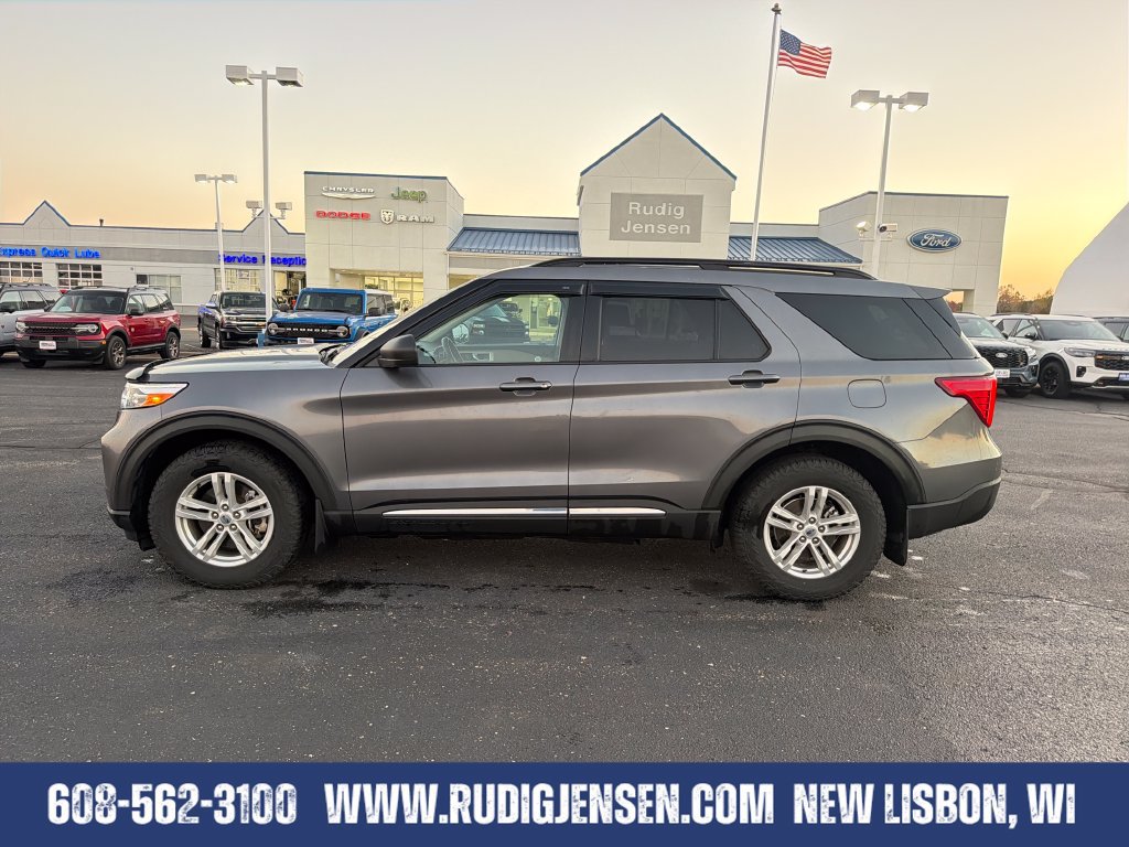 Used 2021 Ford Explorer XLT w/ Class III Trailer Tow Package AWD/4WD image 2