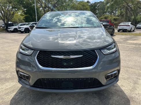 New 2025 Chrysler Pacifica Select image 8