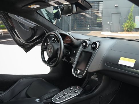 Used 2025 McLaren GTS RWD image 20