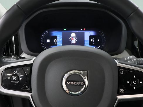 Used 2025 Volvo XC60 B5 Plus w/ Protection Package Premier AWD/4WD image 13