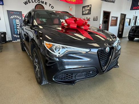 Used 2023 Alfa Romeo Stelvio Veloce AWD/4WD image 4