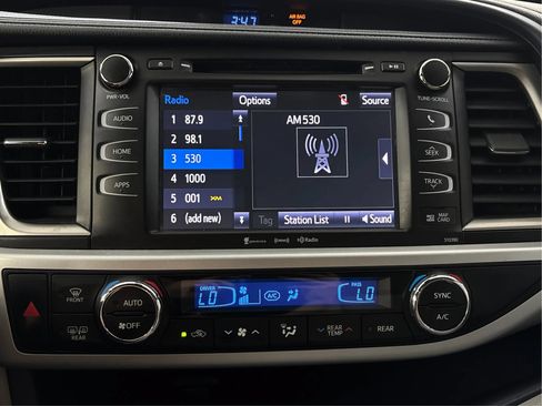 Used 2019 Toyota Highlander XLE AWD/4WD image 42