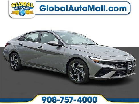 Used 2025 Hyundai Elantra SEL image 1