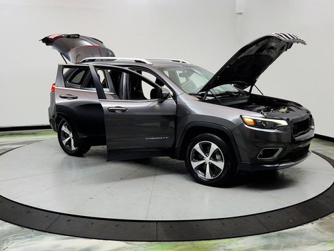 Used 2019 Jeep Cherokee Limited image 10