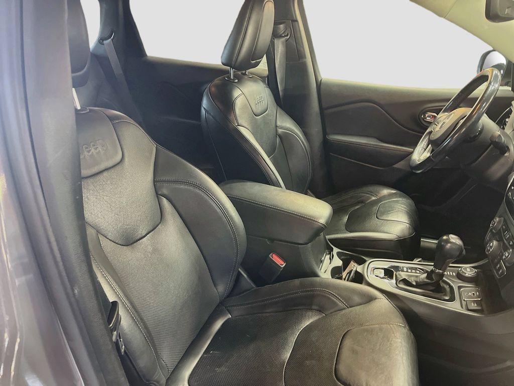 Used 2019 Jeep Cherokee Limited AWD/4WD image 28