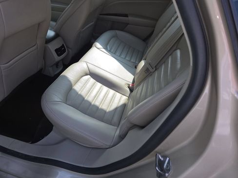 Used 2017 Ford Fusion SE FWD image 12