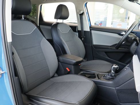Certified 2023 Volkswagen Taos SE w/ Panoramic Sunroof Package FWD image 22
