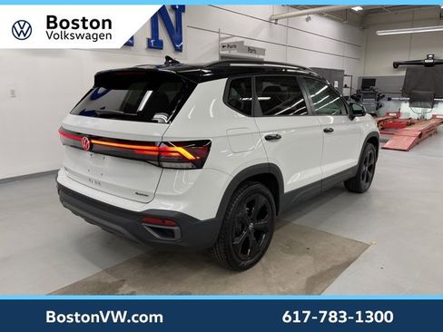 Used 2025 Volkswagen Taos SE image 4