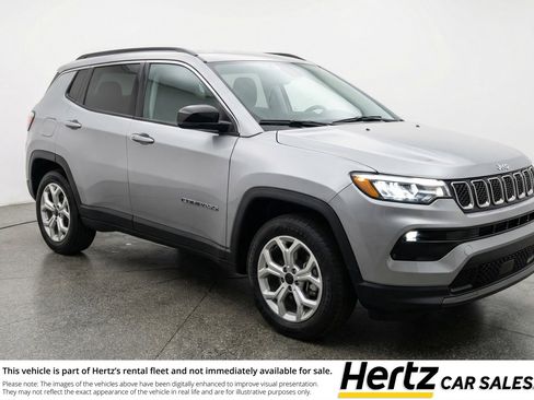 Used 2025 Jeep Compass Latitude image 1