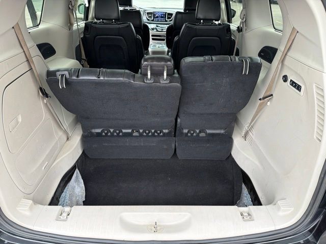 Used 2019 Chrysler Pacifica Limited FWD image 27