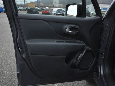 Used 2022 Jeep Renegade Altitude w/ Convenience Group image 12