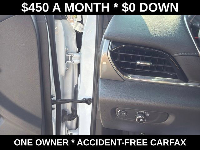 Used 2023 Chevrolet Traverse LT FWD image 16