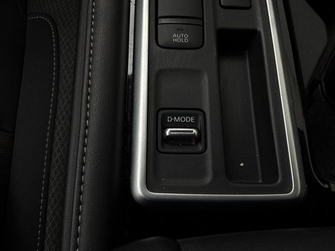Used 2025 Nissan Pathfinder SV FWD image 23