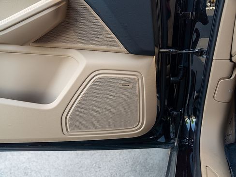 Certified 2026 Porsche Macan AWD/4WD image 19