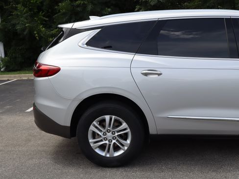 Used 2019 Buick Enclave Essence FWD image 11