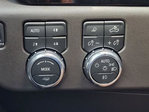 New 2026 GMC Sierra 1500 SLT AWD/4WD image 18