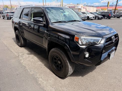 Used 2017 Toyota 4Runner SR5 Premium AWD/4WD image 8