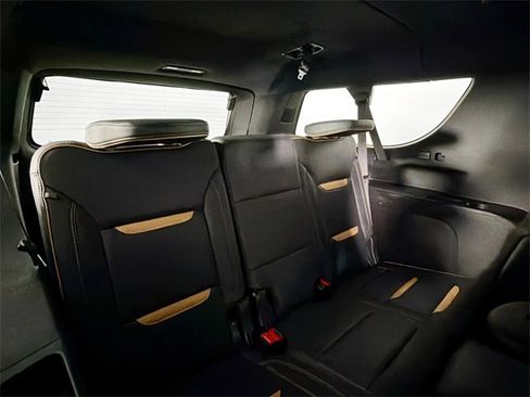Used 2023 GMC Yukon XL AT4 image 25