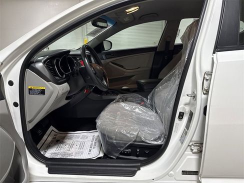 Used 2011 Kia Optima LX w/ Convenience Pkg image 17