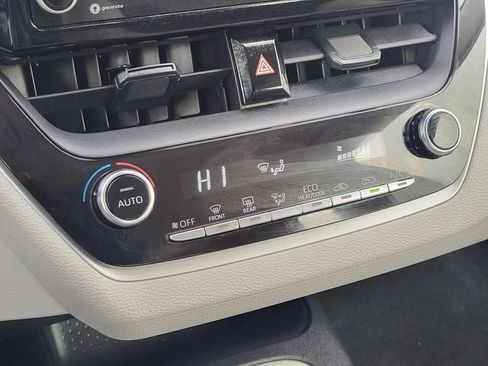 Used 2022 Toyota Corolla LE w/ Carpet Mat Package (TMS) image 18