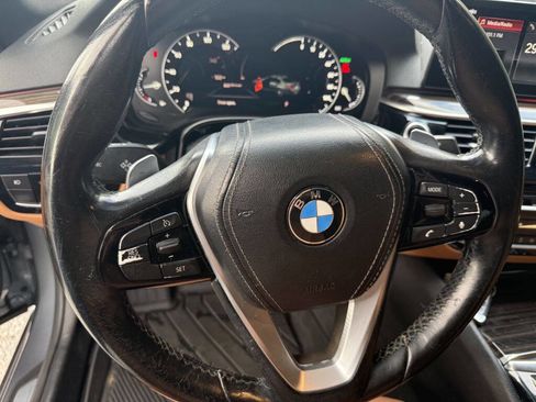 Used 2018 BMW 530e w/ Premium Package 2 RWD image 21