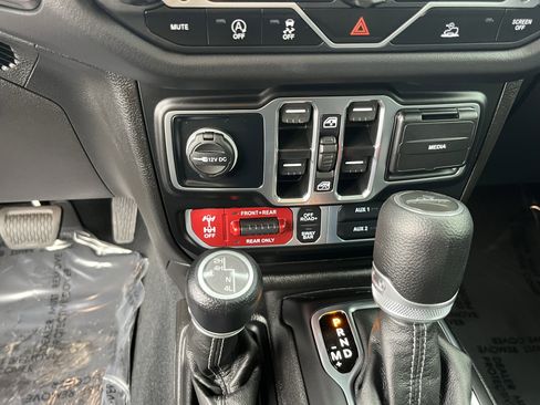 Used 2024 Jeep Gladiator Rubicon w/ Convenience Group image 23