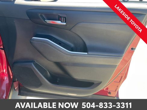 Used 2023 Toyota Highlander XSE image 18