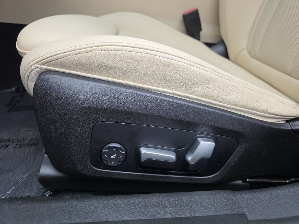 Used 2023 BMW 330i xDrive Sedan w/ Driving Assistance Package AWD/4WD image 23