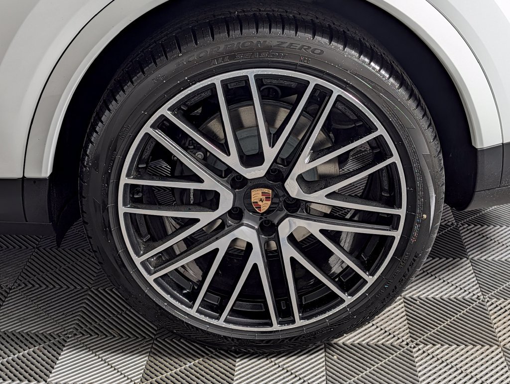 Certified 2026 Porsche Cayenne Coupe AWD/4WD image 12