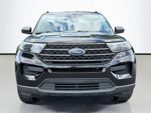 Used 2022 Ford Explorer XLT RWD image 3