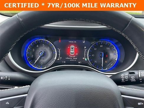 Certified 2024 Chrysler Pacifica Touring-L image 23