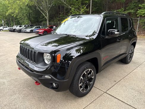 Used 2023 Jeep Renegade Trailhawk AWD/4WD image 3