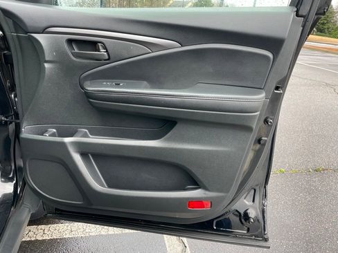 Certified 2025 Honda Passport EX-L image 30