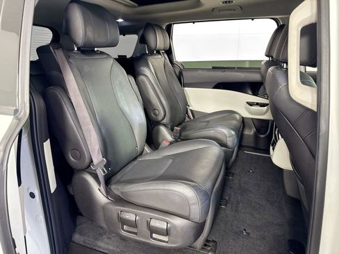 Used 2023 Kia Carnival SX Prestige FWD image 36