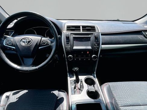 Used 2015 Toyota Camry SE FWD image 7