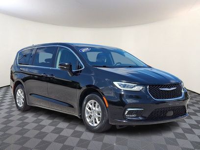 Used 2024 Chrysler Pacifica Touring-L