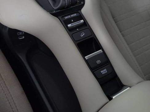 Used 2025 Honda HR-V LX image 32
