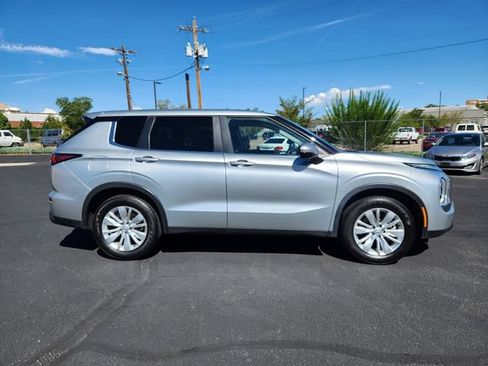 Used 2025 Mitsubishi Outlander ES AWD/4WD image 2