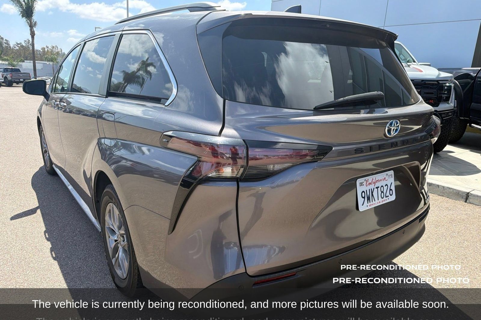 Used 2024 Toyota Sienna XLE FWD image 8