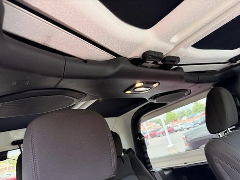 Used 2019 Jeep Wrangler Sport AWD/4WD image 23