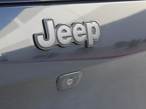 Used 2017 Jeep Cherokee Trailhawk AWD/4WD image 22