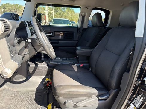 Used 2014 Toyota FJ Cruiser 4WD w/ Upgrade Package image 10