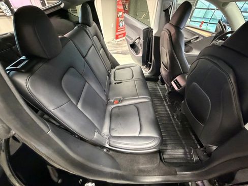 Used 2023 Tesla Model Y Long Range AWD/4WD image 39